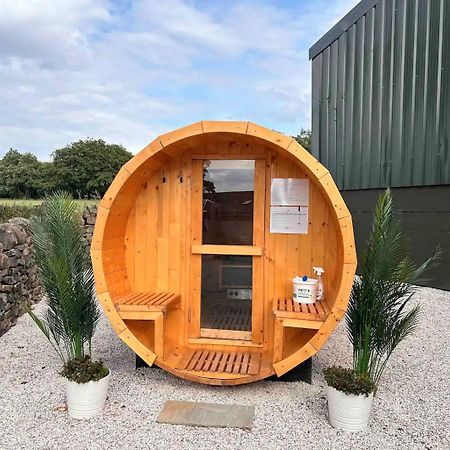 Clover Cottage Beeley Exterior photo