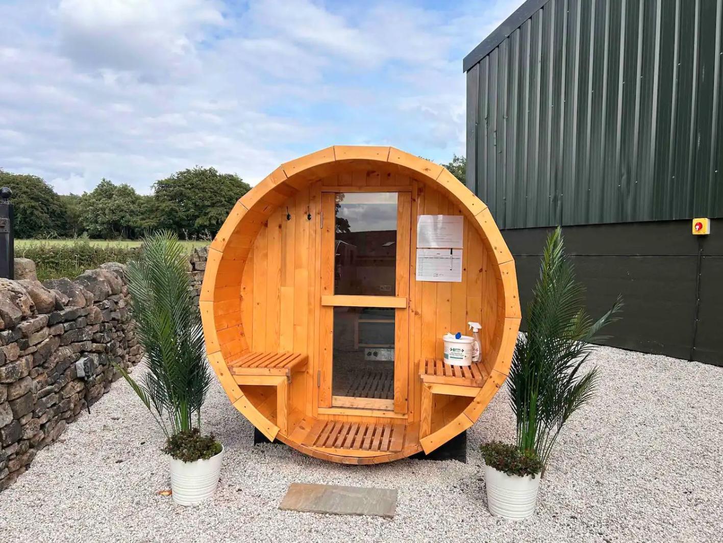 Clover Cottage Beeley Exterior photo