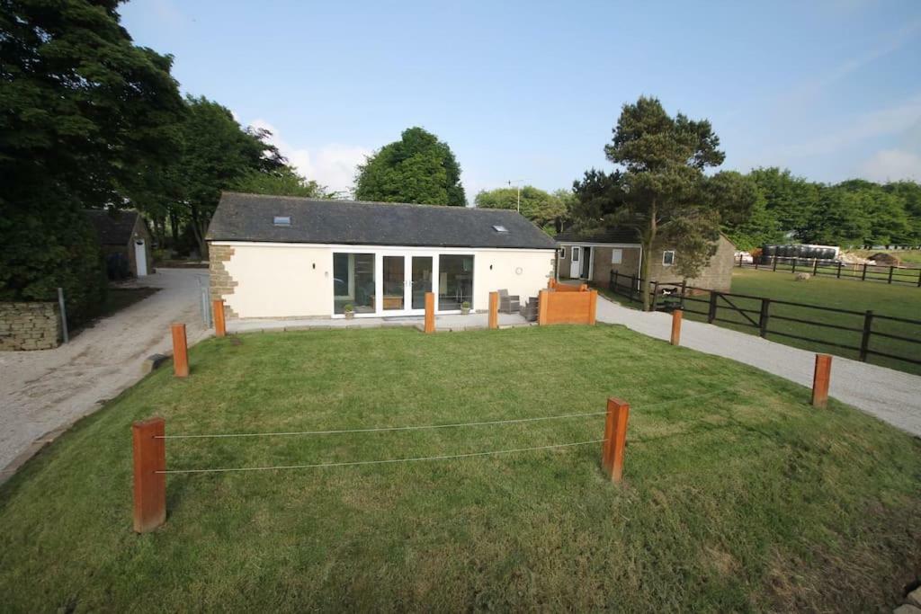 Clover Cottage Beeley Exterior photo
